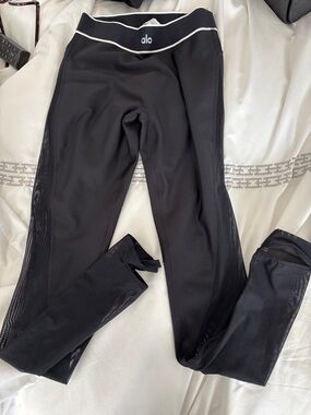 ALO Yoga Black Leggings with White Waistband Trim
